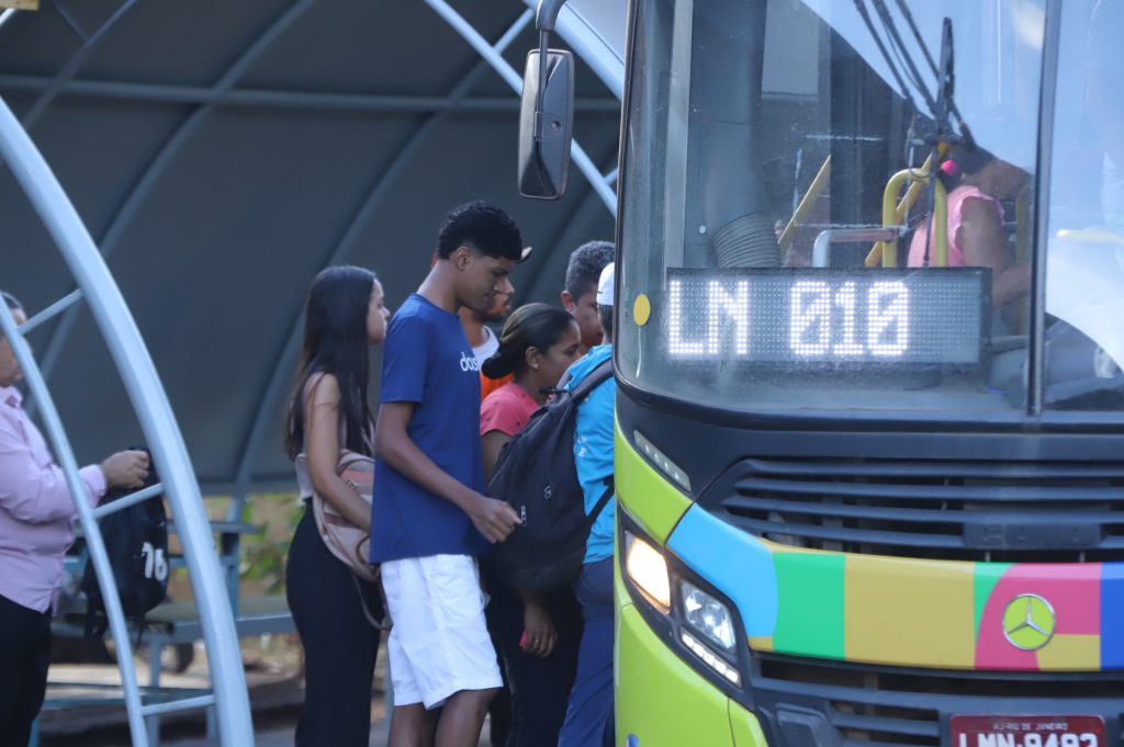 Passageiros reclamam de cobrança do transporte coletivo nos fins de semana e feriados em Palmas