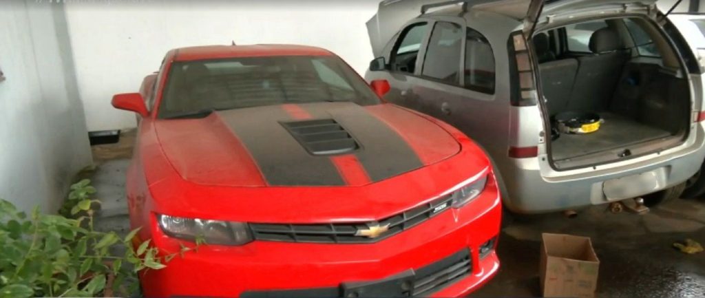 Donos de carros de luxo acusam dono de oficina de golpe após receber por serviços e desaparecer