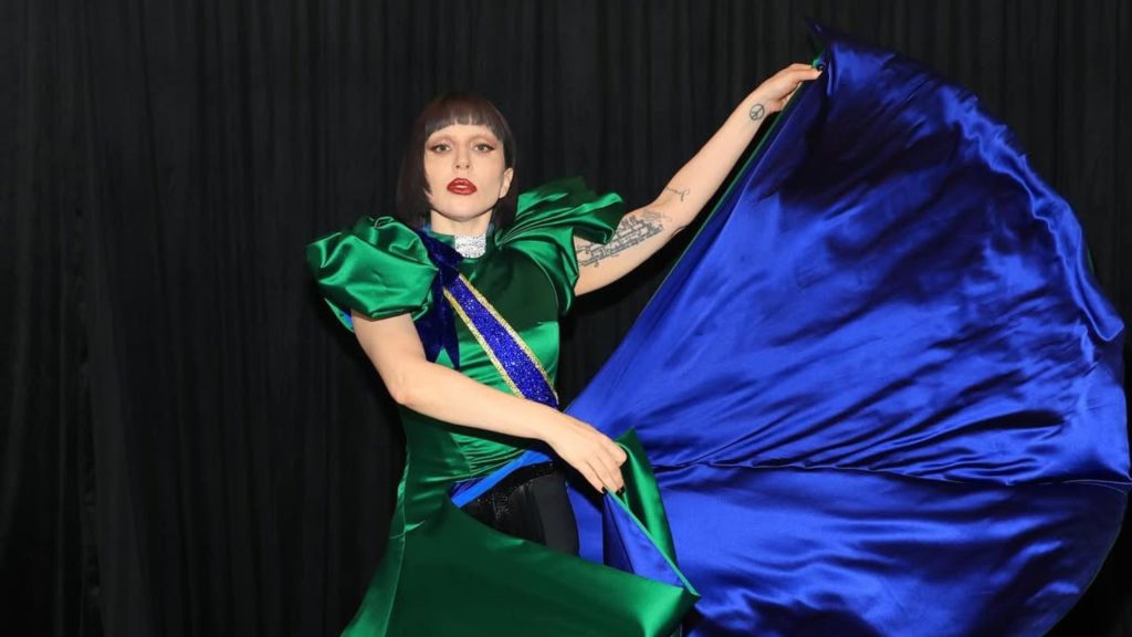 É #FAKE que Lady Gaga disse ‘a bandeira de vocês jamais será vermelha’ ao ler carta no show em Copacabana