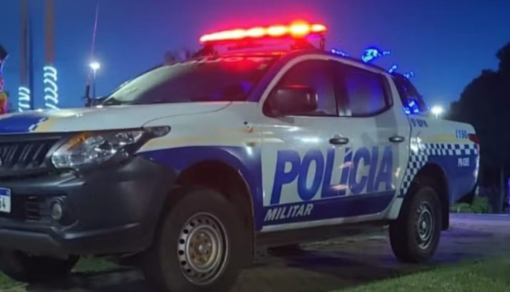 Mãe morre e filha adolescente fica ferida após acidente entre moto e carro