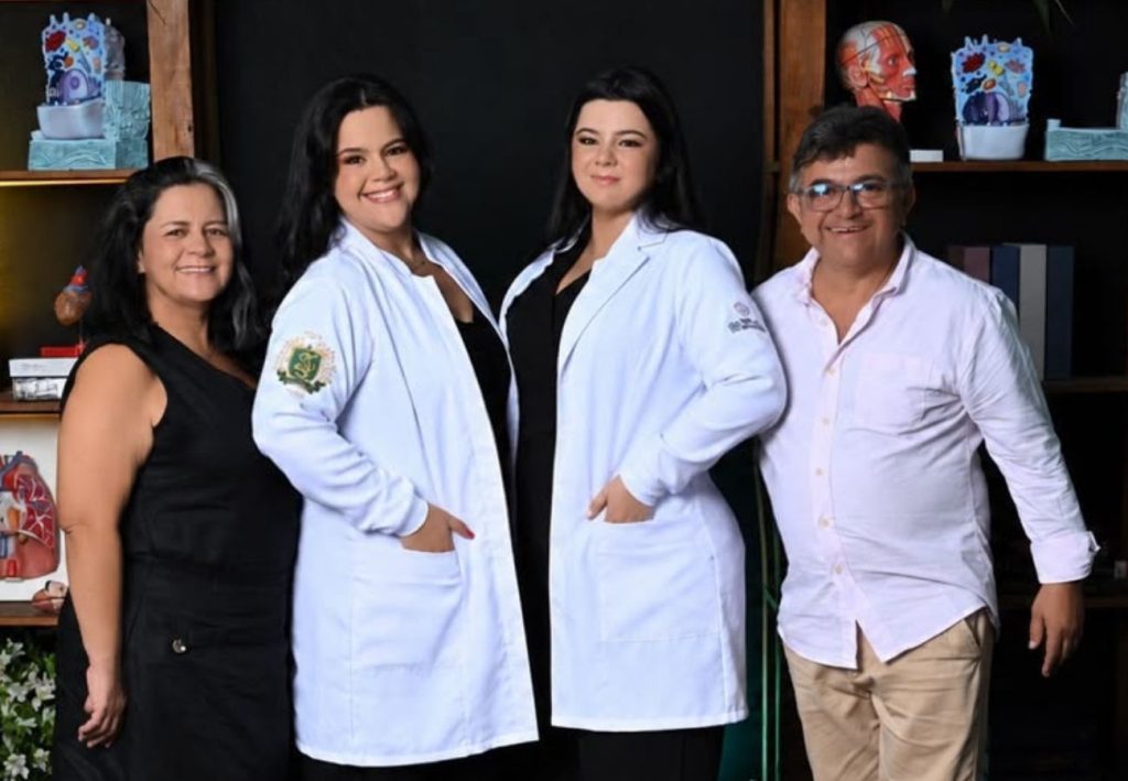 Conheça a mãe que vende pastéis para pagar faculdade de medicina das filhas