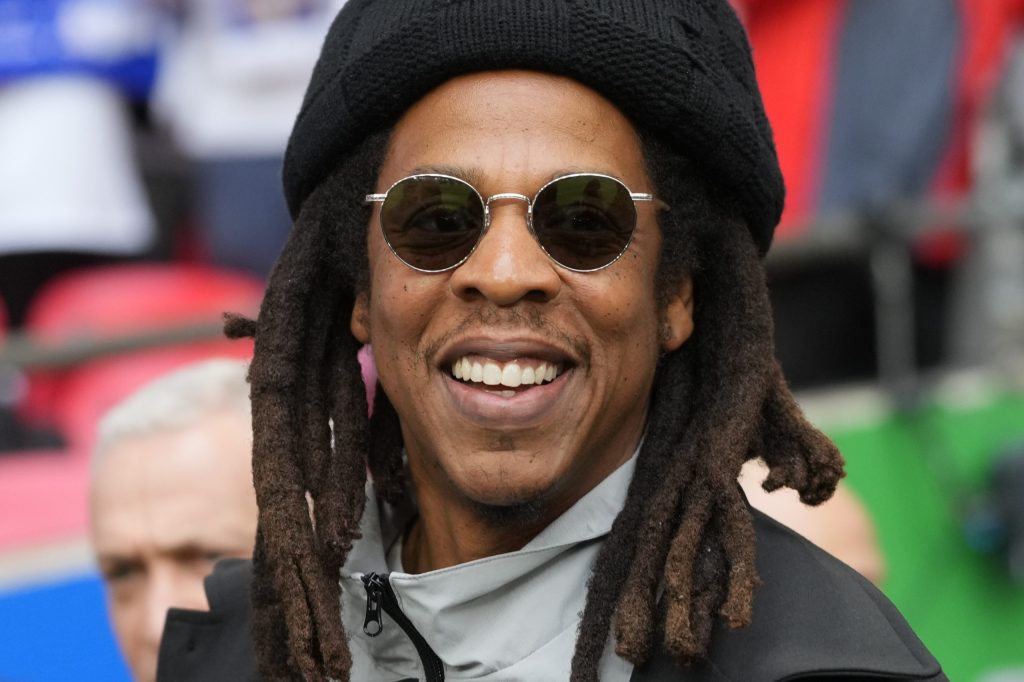 Mulher que acusou Jay-Z de estupro recua, pede desculpas a Beyoncé e nega ter sido paga