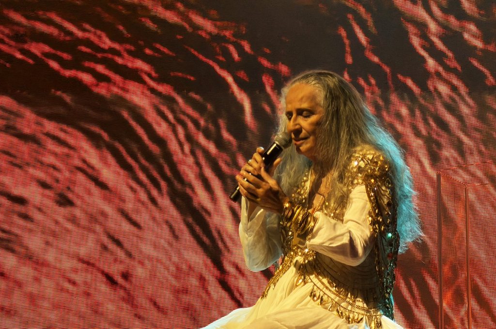 Maria Bethânia lança o álbum ao vivo do show dos 60 anos de carreira