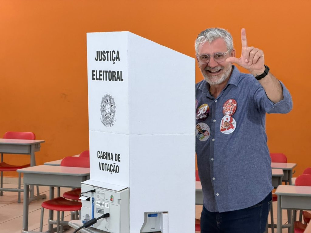Prof. Witer Naves (PSOL) vota em Palmas